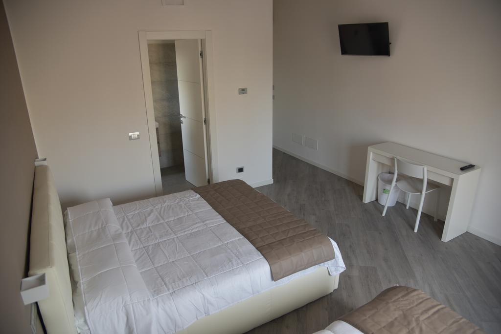 Bed and Breakfast La Lira Fiumicino Zimmer foto